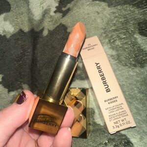 Burberry Kisses Lipstick in Beige